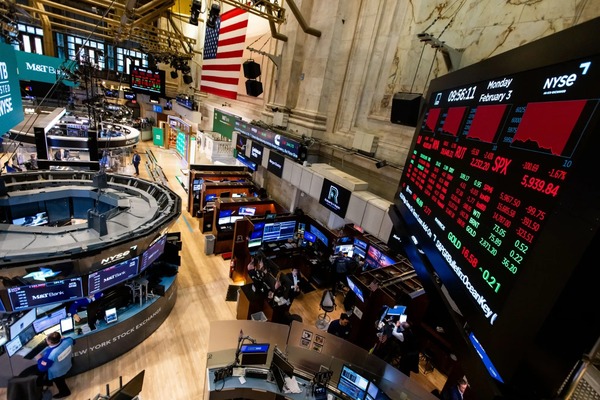 Wall Street enfrenta volatilidad por inflación y avances en las conversaciones de paz en Ucrania - MarketData