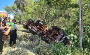 Violento vuelco en el predio de la ANNP en Ciudad del Este 