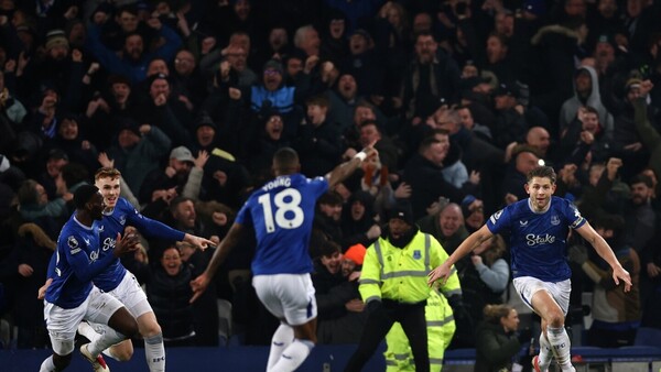 Everton empata con Liverpool y da una última alegría a Goodison Park