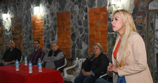 Carol llegó escoltada y con una "patota" a la Junta, pero no logró destrabar el boicot