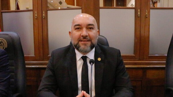 Fiscalía abre una causa para investigar al ex diputado Orlando Arévalo