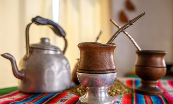 Tomar mate en verano puede llevar a al deshidratación, he’i médico