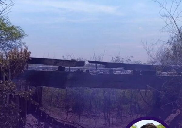 Denuncian la quema del puente de madera en Isla Umbú