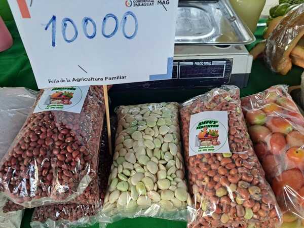 Familias ofertan productos del campo sin intermediarios y prosigue feria de orquídeas, en San Lorenzo - .::Agencia IP::.