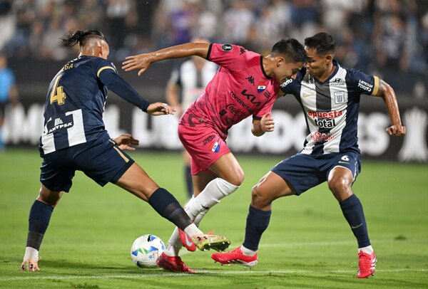 Versus / Otra eliminación prematura: El drama de "Paraguay 4" en la Copa Libertadores