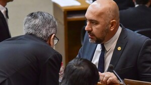Arévalo analiza retirar su renuncia a Diputados porque "no existe" una investigación en Fiscalía