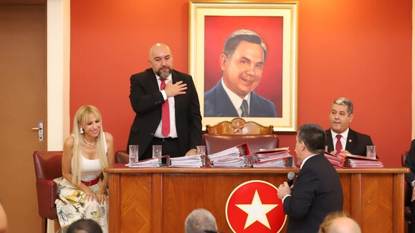 Concejal pide a esposa de Arévalo que "apele a su ética" y renuncie a la Junta