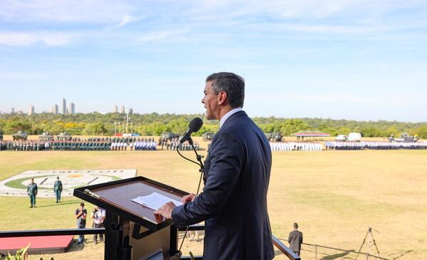 Jóvenes del Cimefor encarnan la esperanza de un Paraguay más fuerte, resalta Peña en ceremonia de egreso - .::Agencia IP::.