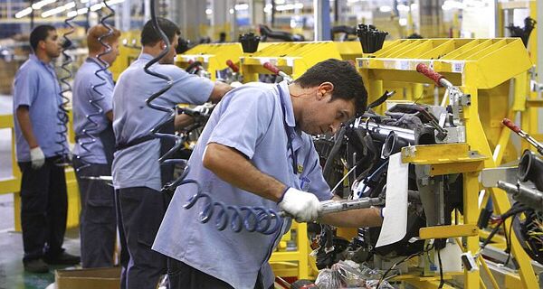 Fabricantes Geely y Renault negocian acuerdos de venta y fabricaci贸n en Brasil
