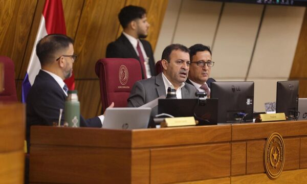 Rechazan proyecto que busca destituir a dos ministros de Santiago Peña