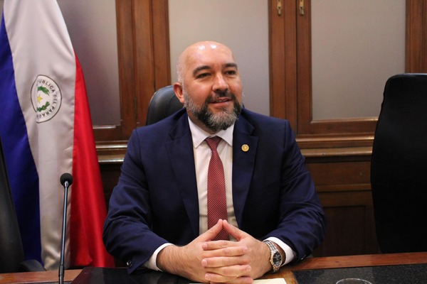 Orlando Arévalo podría retirar su renuncia tras no hallar investigación en su contra - El Trueno