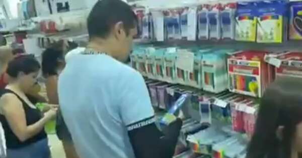 Diario HOY | Argentinos cruzan a Encarnación para comprar útiles escolares