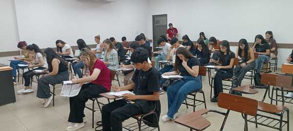 Jóvenes de Itapúa buscan acceder a la Beca Alumno 5 en la UNAE