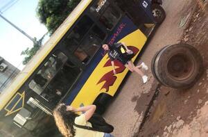 Bus chatarra de la Línea 49 perdió sus ruedas en pleno viaje •
