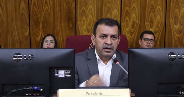 La Nación / Legislador ratifica la “firme posición” de aceptar la renuncia de Arévalo