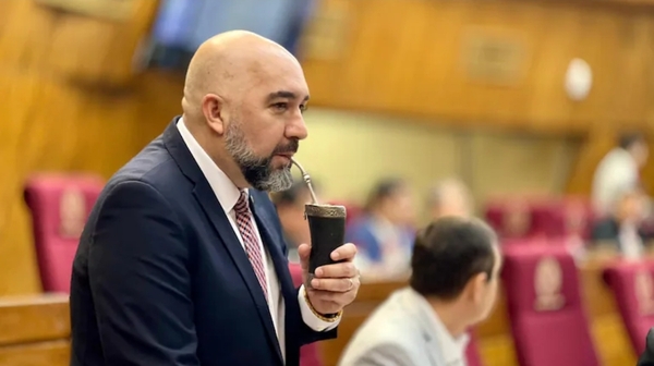 Diputados tratarán renuncia de Arévalo en sesión extraordinaria - Noticiero Paraguay