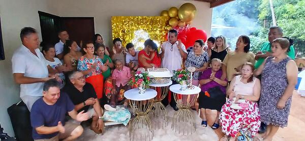 Doña Eulalia festeja sus 100 años de vida junto a sus familiares - La Clave