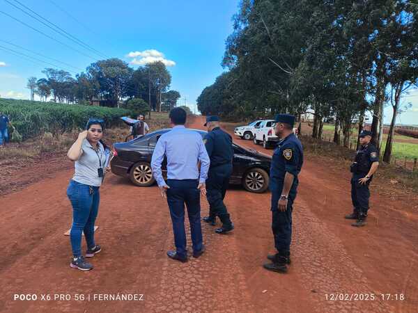 Tras persecución y balacera, hallan chalecos y camisas con logos de la Policía Nacional en poder de delincuentes