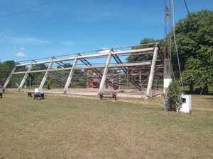 Reinician trabajos por el tinglado "La Olla" del Club 13 de Junio, destrozado por viento huracanado en septiembre del 2024 - Noticiero Paraguay