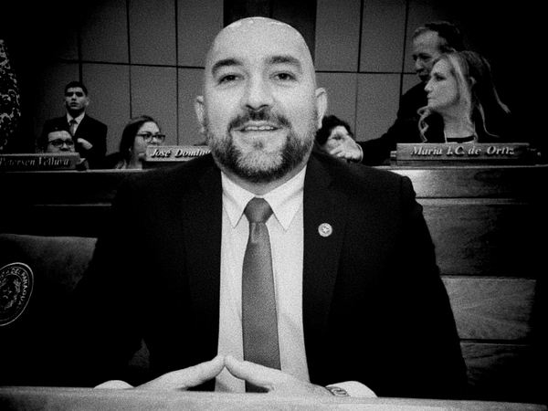 Honor Colorado mantiene presión por salida de Arévalo