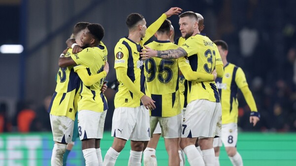 El Fenerbahce de Mourinho pone un pie en octavos