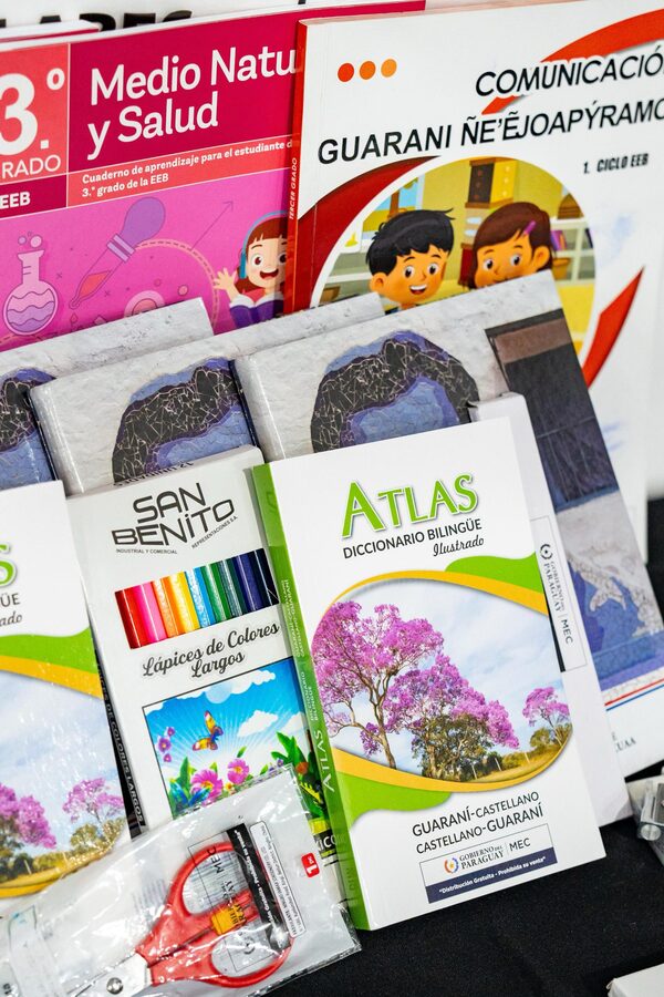 Entrega de kits escolares cubre totalidad de escuelas en Boquerón y Alto Paraguay - .::Agencia IP::.