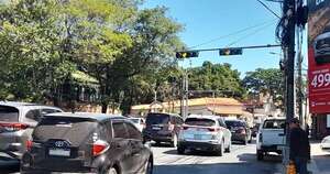 La Nación / Asunción: PMT no multará por cruzar semáforo amarillo hasta implementación de “bodycams”