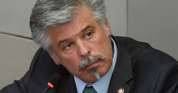 La Nación / Giuzzio habría solicitado vehículos blindados a Lalo Gomes en su paso por la Senad