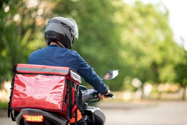 Diputado destinará su autoaumento para donar combustible a deliverys - Nacionales - ABC Color