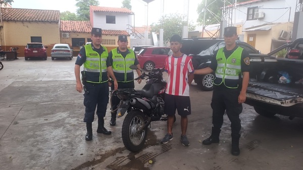 Supuesto ladrón cae infraganti cuando intentaba robar una moto - trece