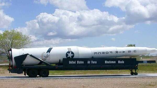 China afirma que son EEUU y Rusia quienes deben encabezar desarme nuclear