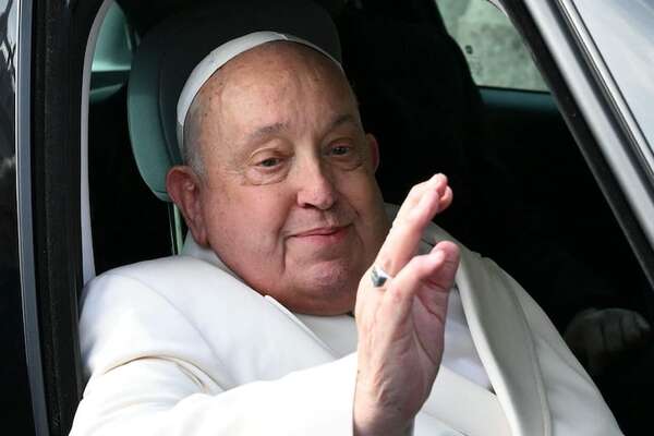 El papa Francisco es ingresado al hospital por su cuadro de bronquitis - Mundo - ABC Color