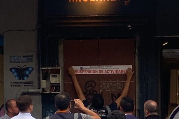 La municipalidad clausuró el popular bar céntrico “Arsenal Cué”