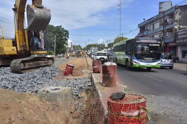 Obras de desagüe pluvial siguen generando caos en el tránsito sobre Eusebio Ayala - Nacionales - ABC Color