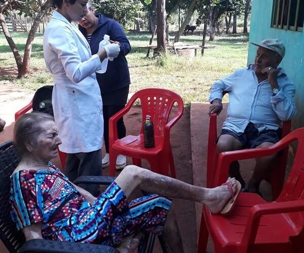 Brigada médica asiste a comunidad alejada