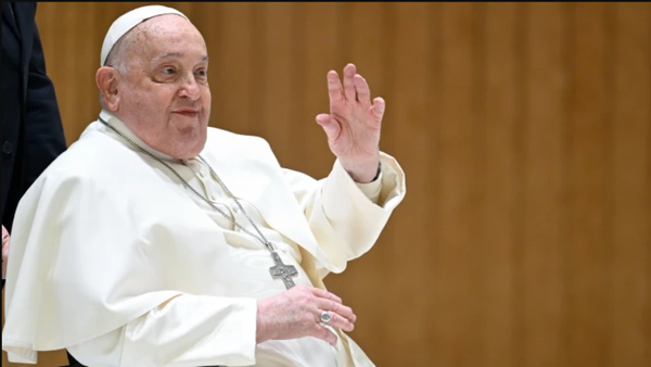 Papa Francisco fue hospitalizado a causa de una bronquitis