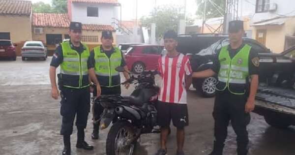 Diario HOY | Joven fue sorprendido intentando robar motos del estacionamiento de un supermercado