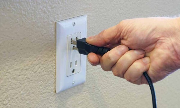Hombre muere electrocutado tras intentar enchufar una radio en Repatriación – Prensa 5