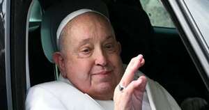 La Nación / Hospitalizan al papa Francisco para tratar una bronquitis persistente