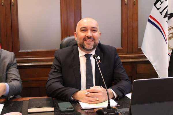 Honor Colorado sigue apoyando salida de Orlando Ar茅valo tras posible retiro de su renuncia