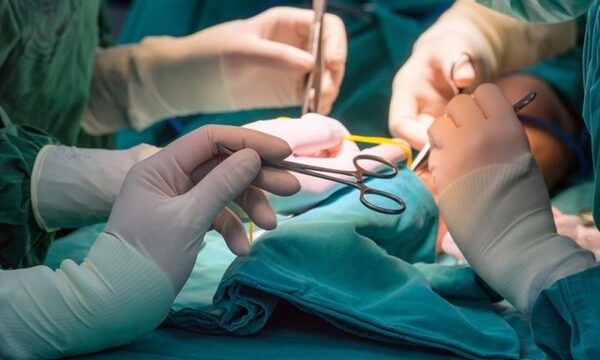 Entre 400 y 600 niños están en lista de espera por cirugías cardiacas