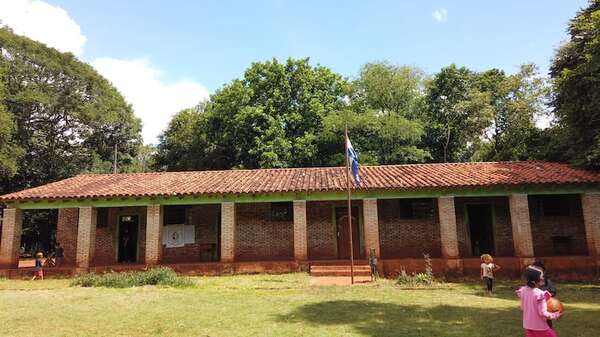 Plan de cierre gradual de plurigrados en 50 escuelas de Alto Paraná genera protestas de padres - ABC en el Este - ABC Color