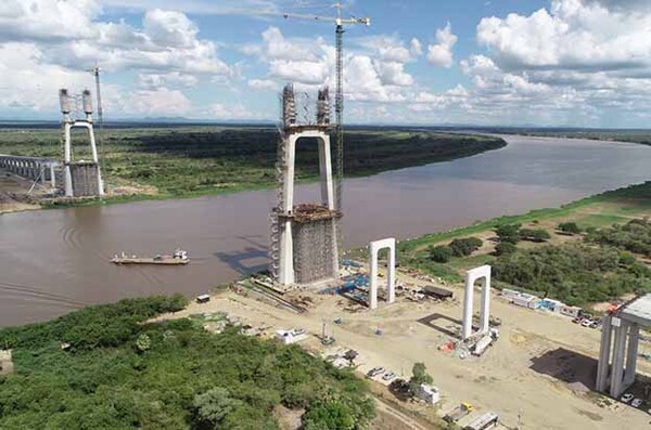 Montan primeros tirantes y alistan carros de avance en el Puente de la Bioceánica | DIARIO PRIMERA PLANA