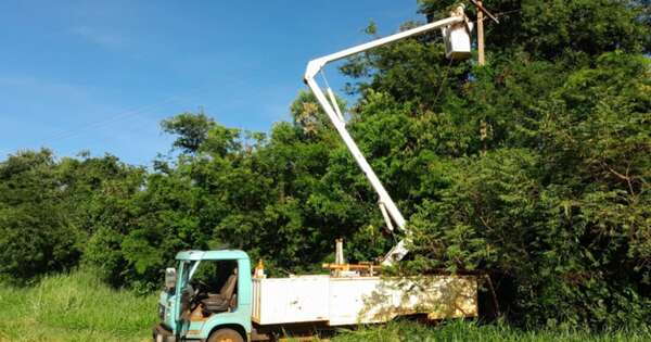 Diario HOY | Realizan mantenimiento eléctrico para mejorar el servicio en cinco distritos de Itapúa