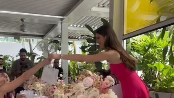Nadia Ferreira celebra el Día de los Enamorados con sus amigas