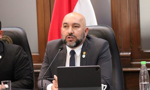 Arévalo impugna resolución de fiscales en el caso de los chats de la mafia