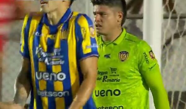(VIDEO) ¡¿Qué le pasó a Aguilar?! Mirá el bloopler del arquero de Luqueño