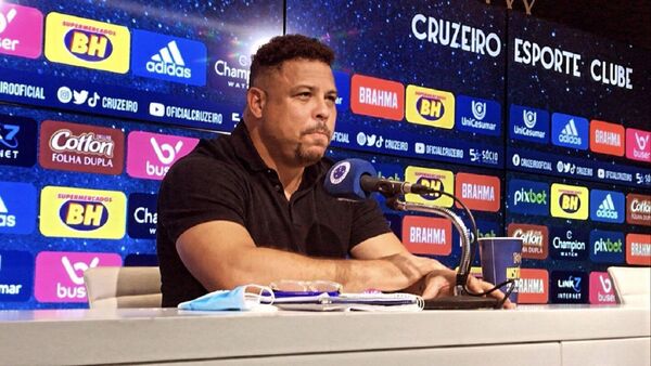 Ronaldo considera que Brasil debe jugar para Vinícius y Neymar