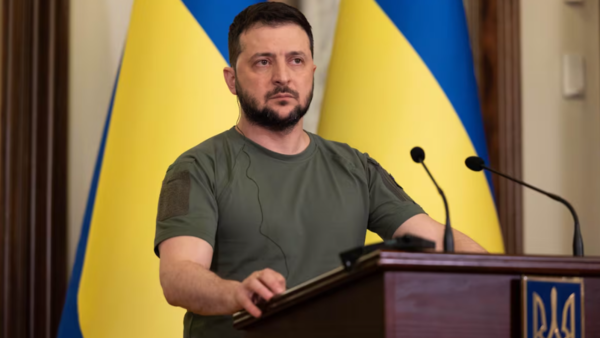 Zelenski dice que Ucrania tiene "pocas probabilidades de sobrevivir" sin apoyo de EEUU