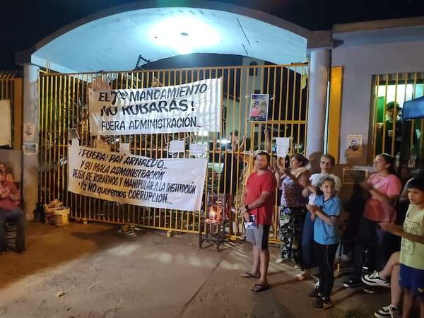 Continúa toma del Colegio San Miguel Arcángel en J. Augusto Saldívar - Nacionales - ABC Color